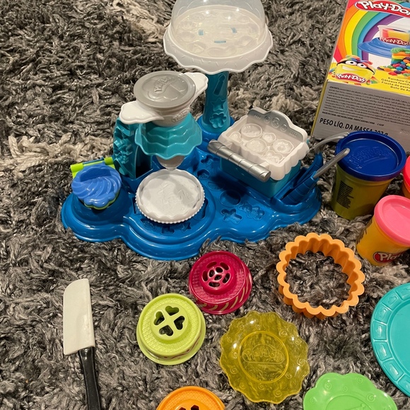 Play-Doh rainbow cake set Cupcake Decoration Kit Arts & Crafts - Picture 3 of 7